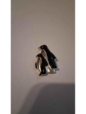 Vintage Penguin Brooch: Black Enamel Silver Tone Dual Penguin Pin